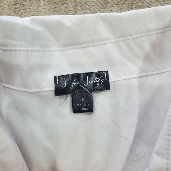 White Cropped Button-Up Shirt - Picture 3 of 6